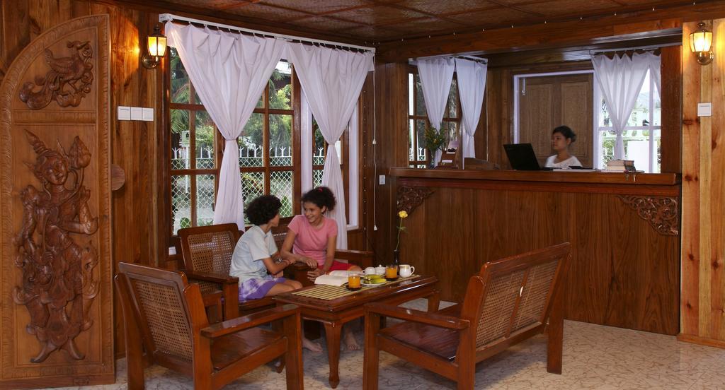 Golden Empress Hotel Nyaungshwe Exteriör bild
