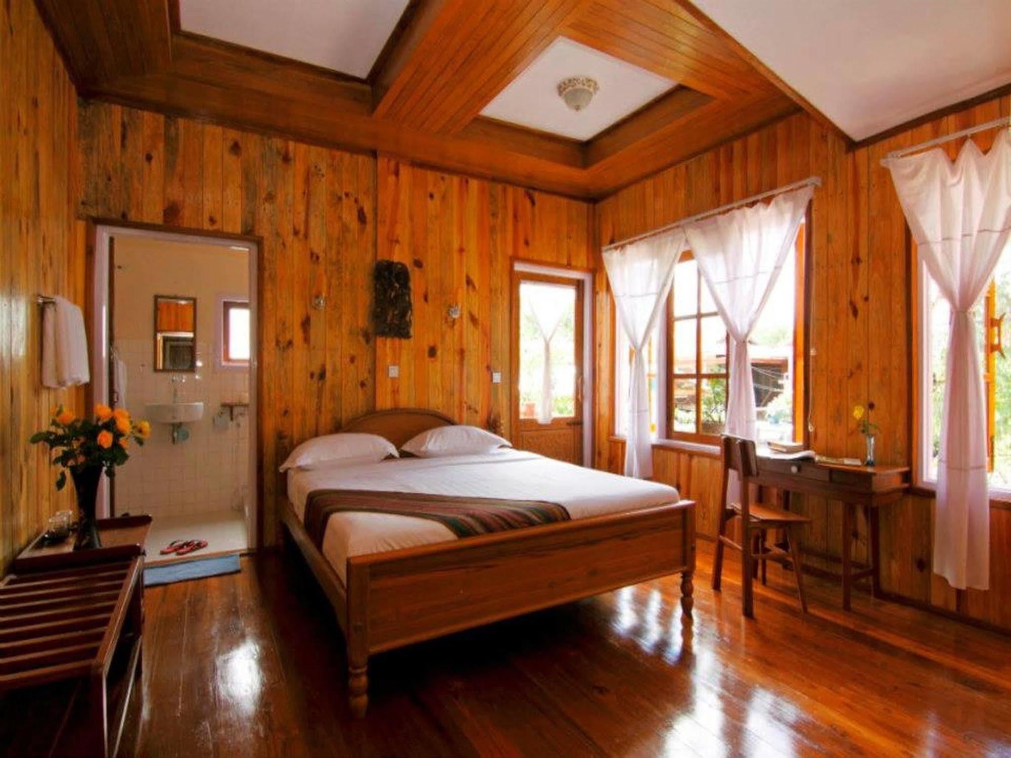 Golden Empress Hotel Nyaungshwe Exteriör bild