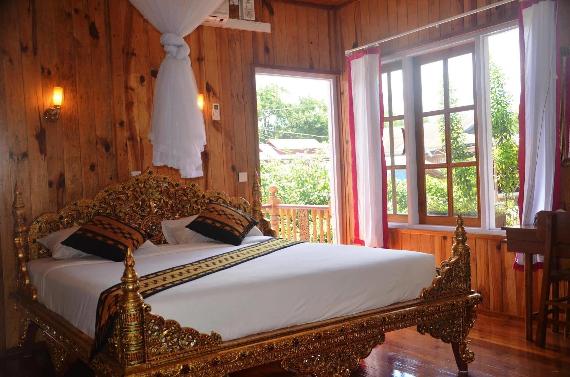 Golden Empress Hotel Nyaungshwe Exteriör bild