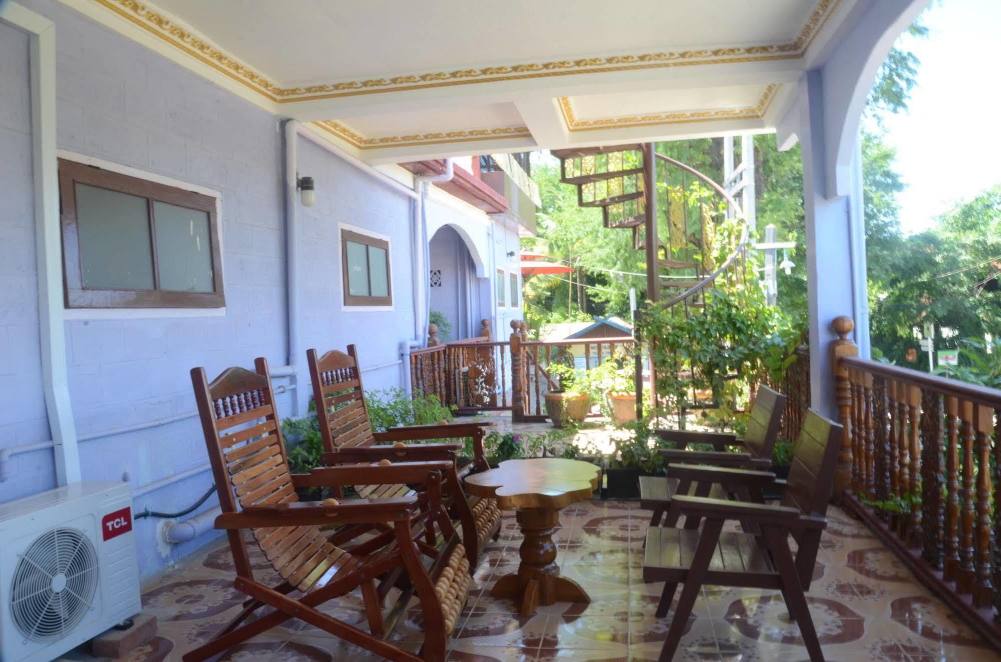 Golden Empress Hotel Nyaungshwe Exteriör bild