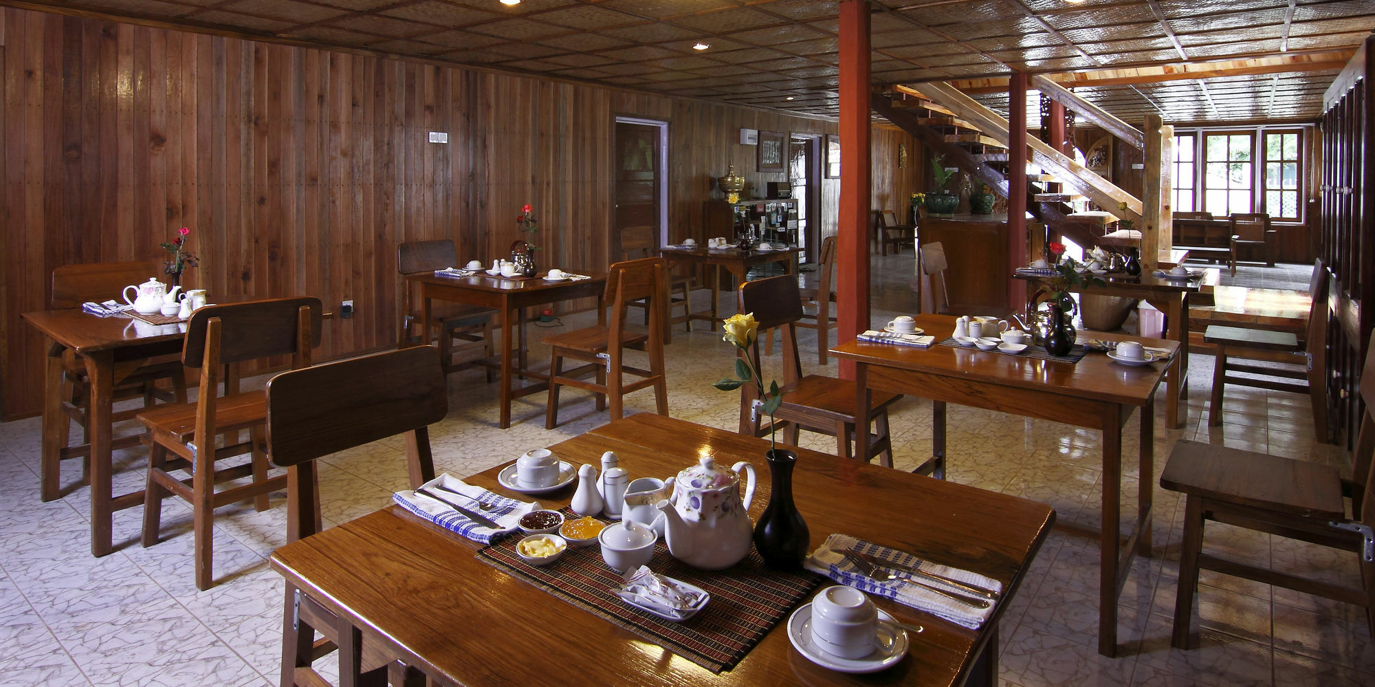 Golden Empress Hotel Nyaungshwe Exteriör bild