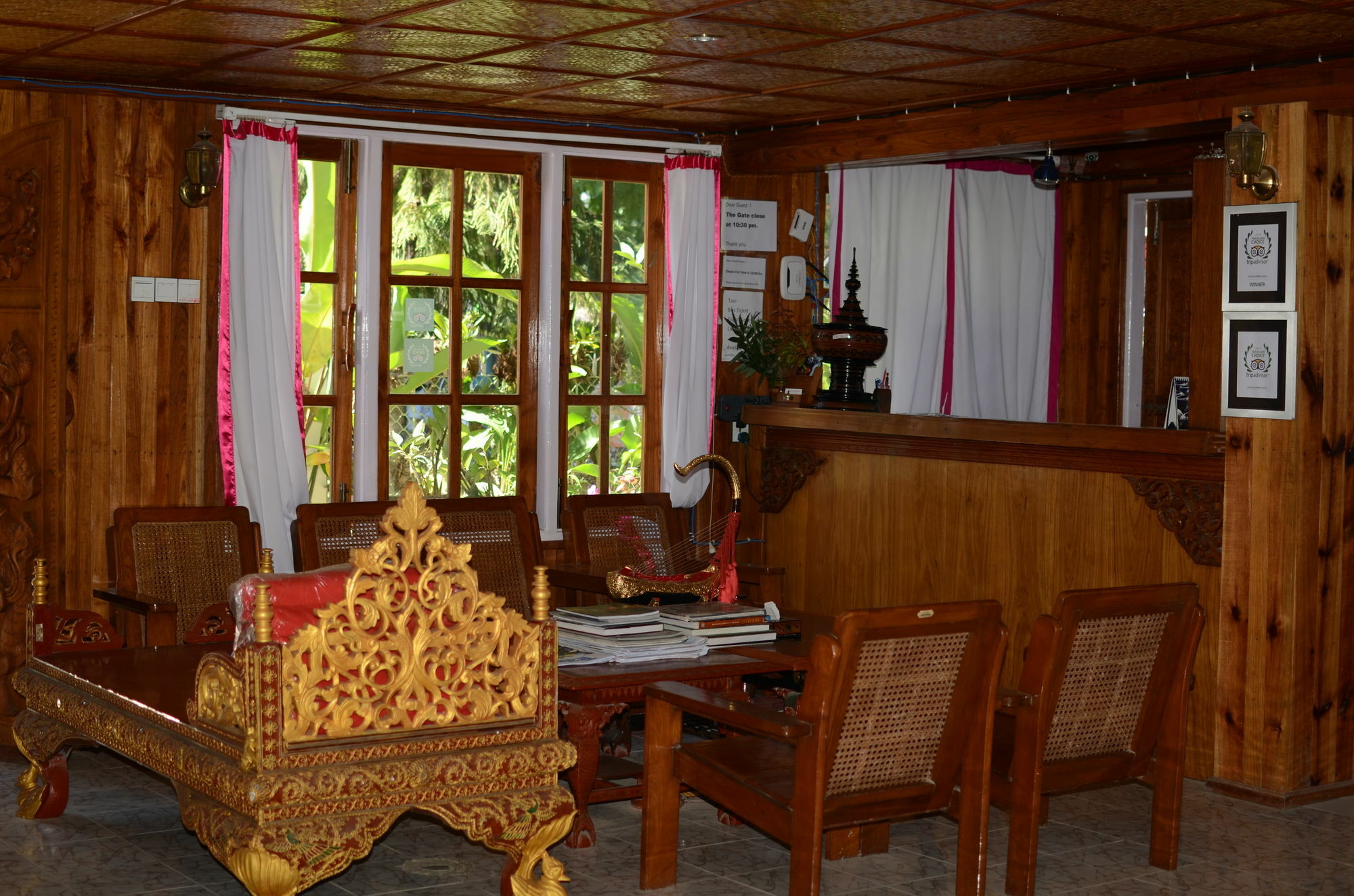 Golden Empress Hotel Nyaungshwe Exteriör bild